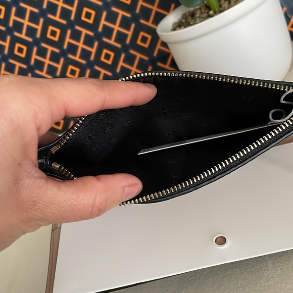 NWT , tory burch blake color block slim wallet black color - Picture 4 of 11